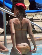 Rihanna ass cleavage