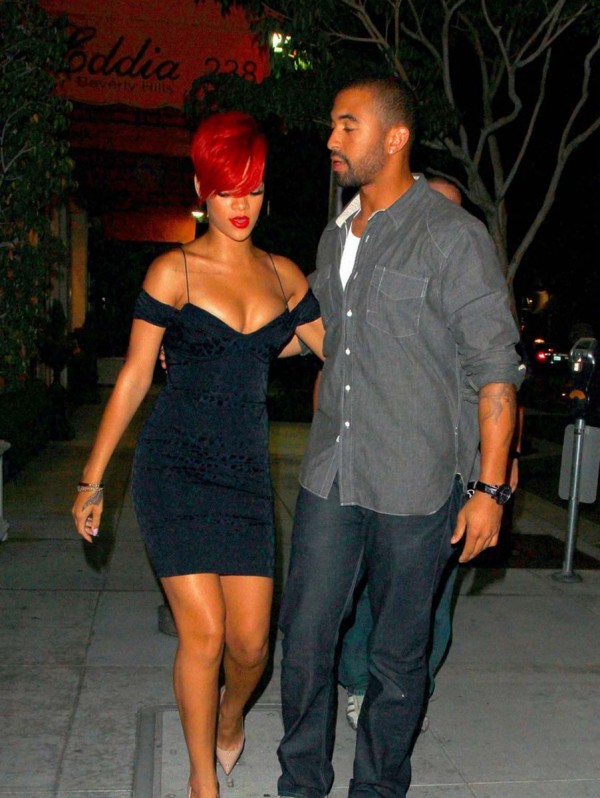 Rihanna boobs Rihanna boobs