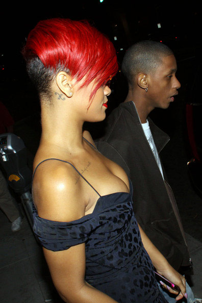 Rihanna tits pops out Rihanna tits pops out