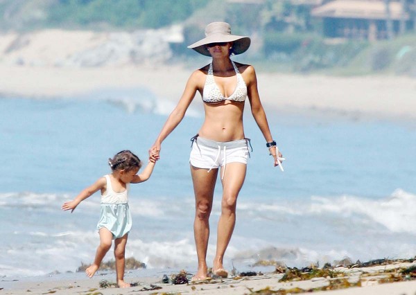 Halle Berry sexy mom Halle Berry sexy mom