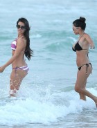 Kim Kardashian And Kourtney Kardashian bikini