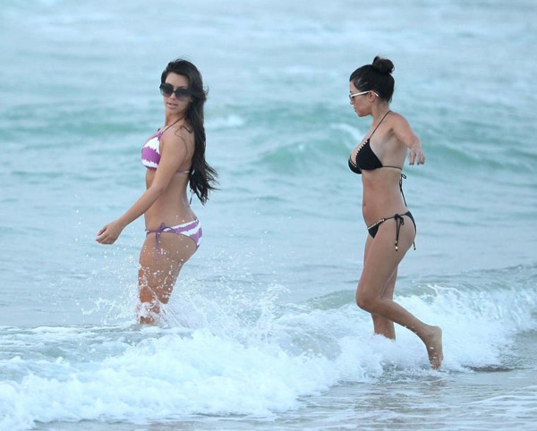 Kim Kardashian And Kourtney Kardashian bikini Kim Kardashian And Kourtney Kardashian bikini