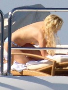 Paris Hilton naked