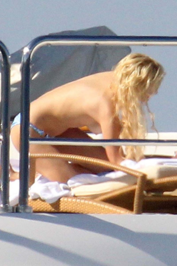 Paris Hilton naked