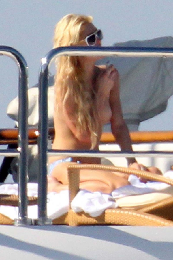 Paris Hilton topless