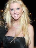 Tara Reid cleavage