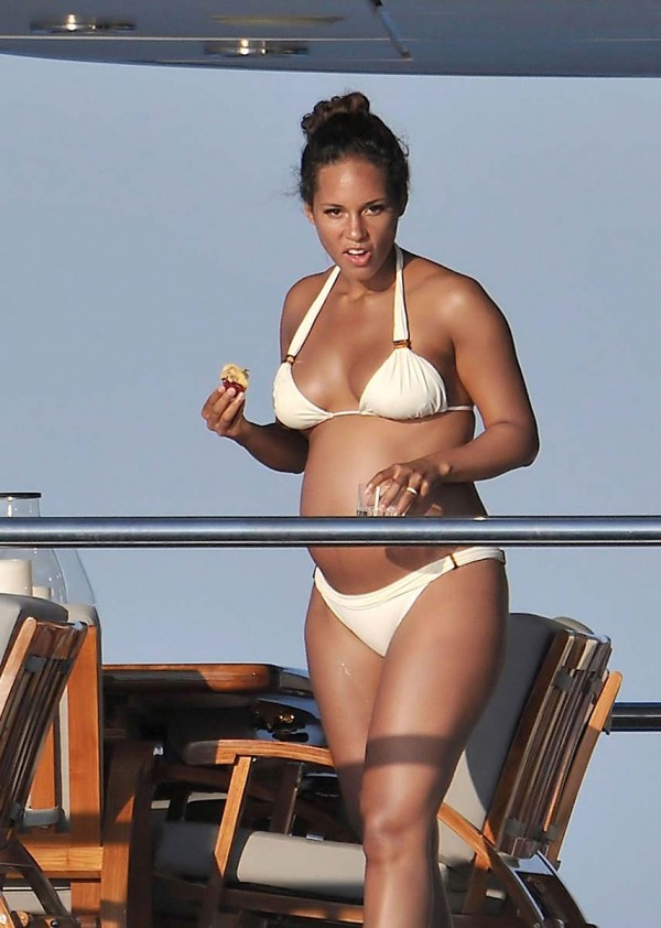 Alicia Keys bikini Alicia Keys bikini