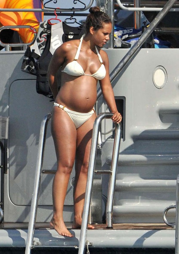 Alicia Keys white bikini