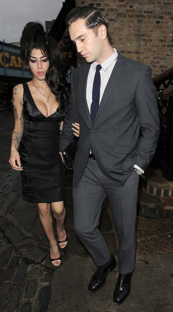 Amy Winehouse oops nipslip Amy Winehouse oops nipslip