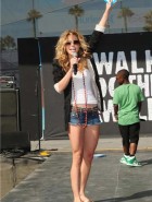 AnnaLynne McCord hot legs AnnaLynne McCord hot legs