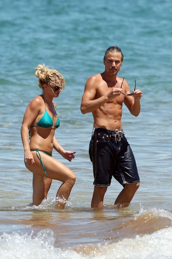 Britney Spears nipples in a bikini