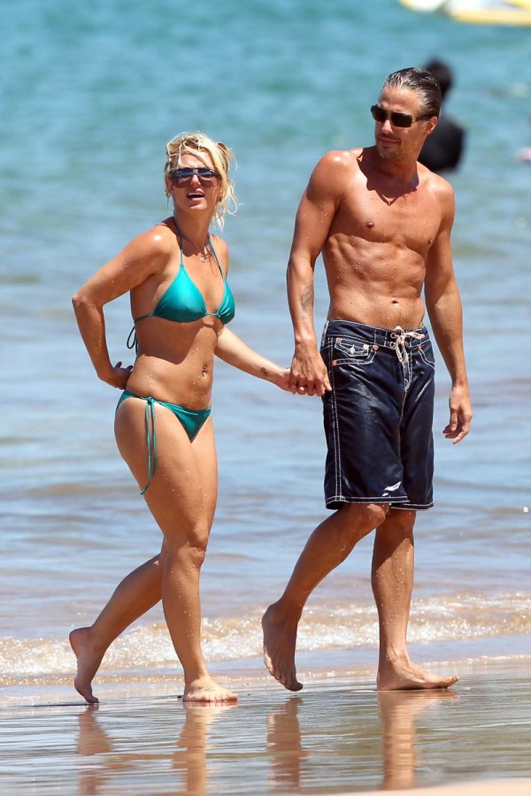 Britney Spears nipples in a bikini