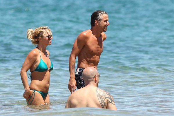 Britney Spears nipples in a bikini Britney Spears nipples in a bikini