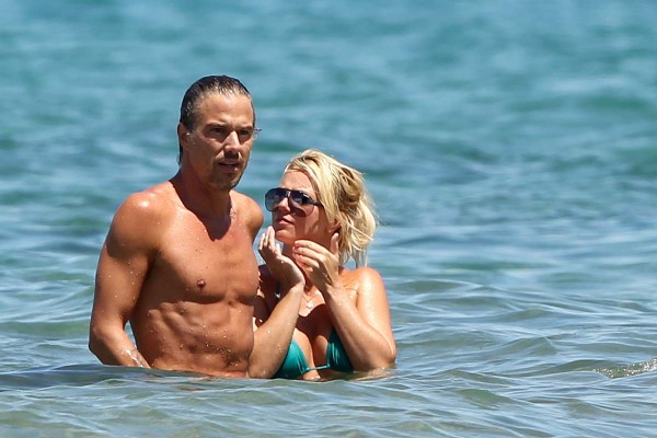 Britney Spears nipples in a bikini