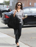 Jessica Alba sexy mom