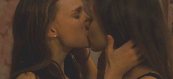 Natalie Portman And Mila Kunis lesbian kiss Natalie Portman And Mila Kunis lesbian kiss