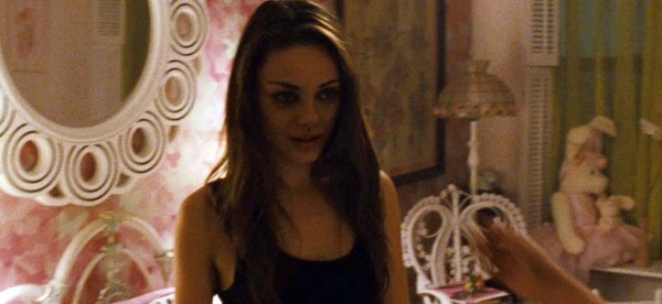 Natalie Portman And Mila Kunis lesbian kiss