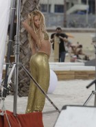 Shakira shaking Shakira shaking