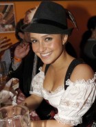 Hayden Panettiere cleavage