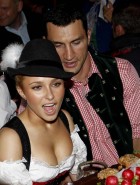 Hayden Panettiere cleavage