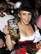 Hayden Panettiere cleavage