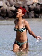 Rihanna boobs