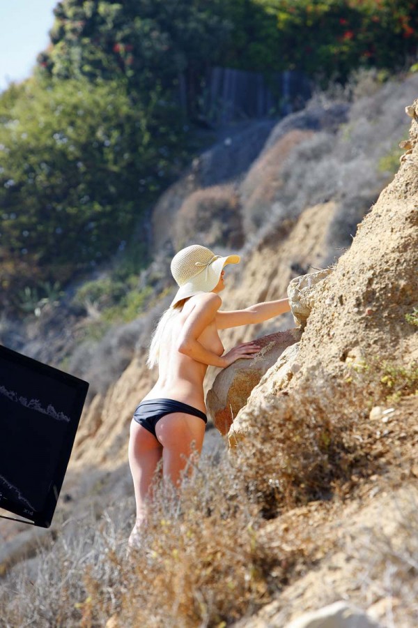 Paris Hilton topless