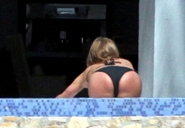 Jennifer Aniston black bikini Jennifer Aniston black bikini