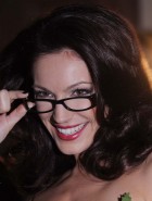 Kelly Brook sexy nerd