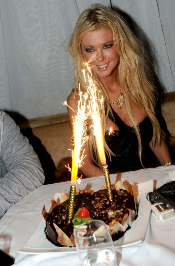 Tara Reid birthday nipslip