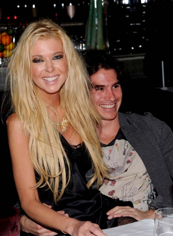 Tara Reid birthday nipslip