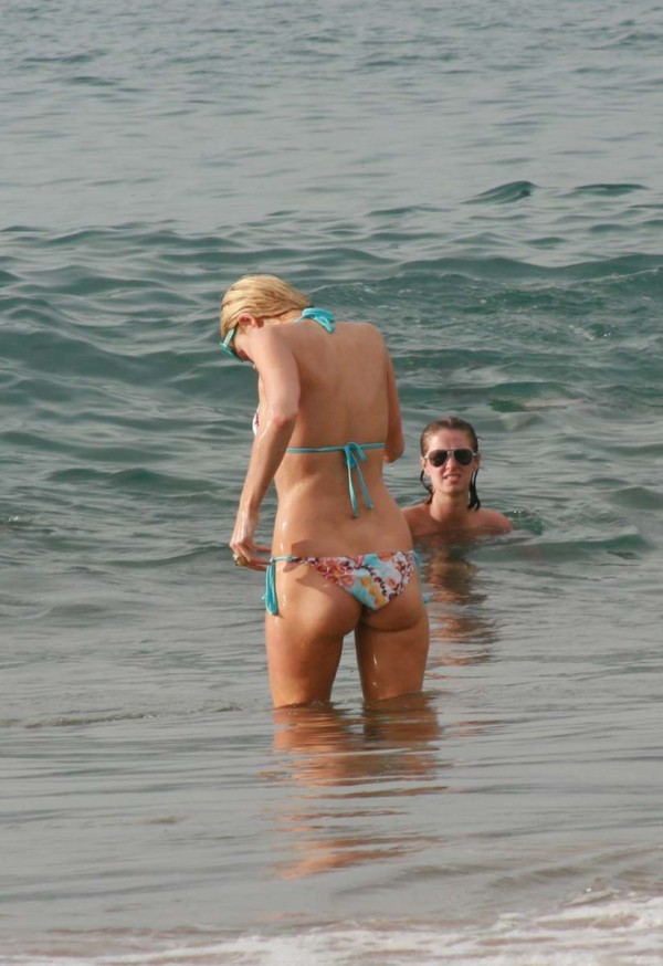 bikini gallery of Paris Hilton bikini gallery of Paris Hilton