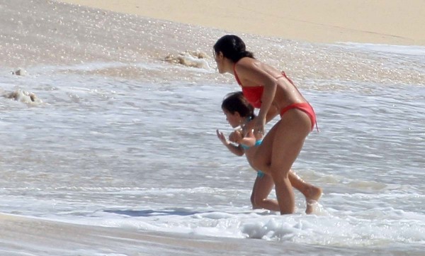 Salma Hayek sexy mom