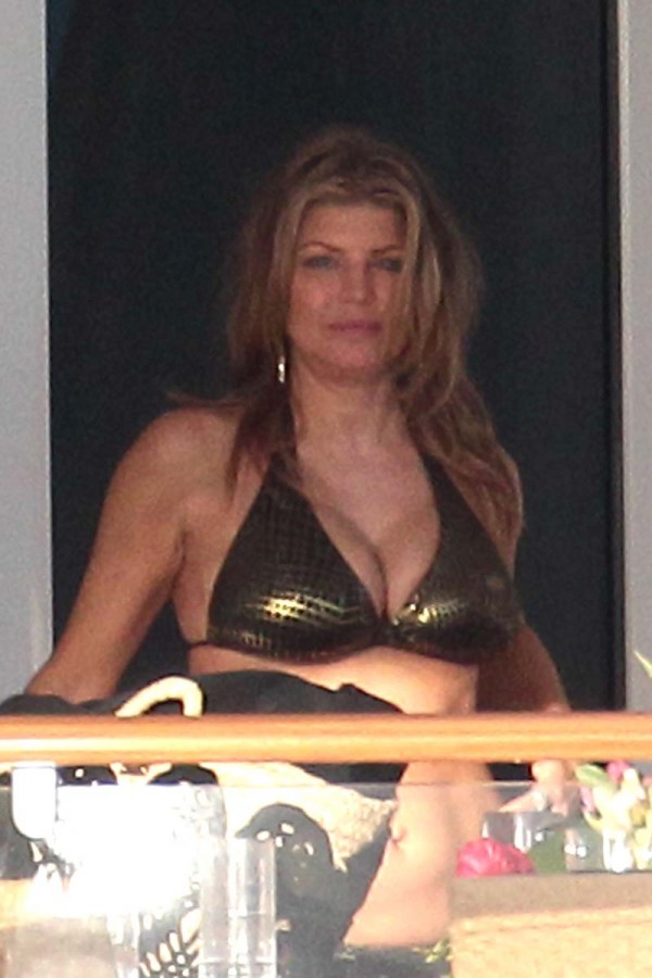 Fergie Hot Bikini Photos Fergie boobs 