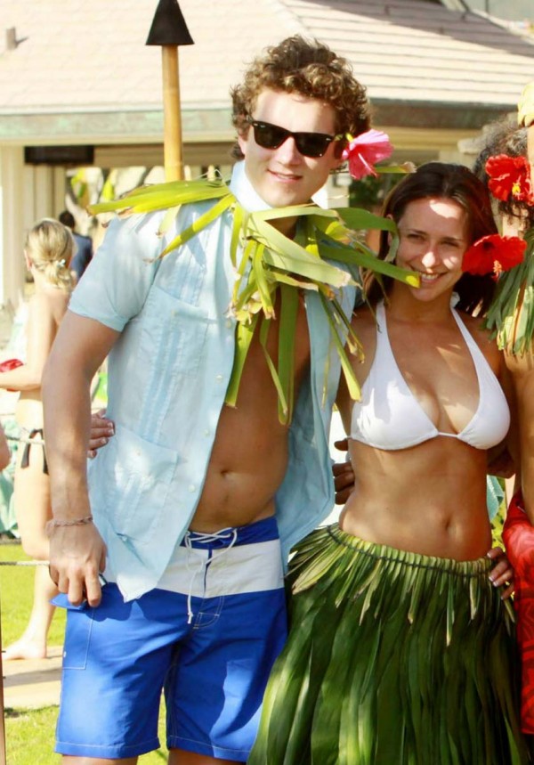 Jennifer Love Hewitt hot