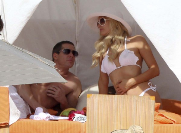 Paris Hilton bikini hot