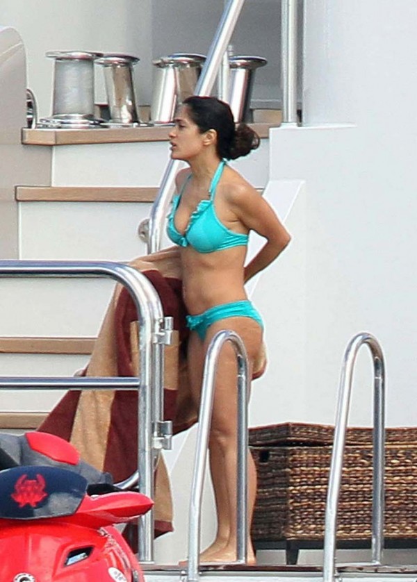 Salma Hayek bikini jet ski Salma Hayek bikini jet ski