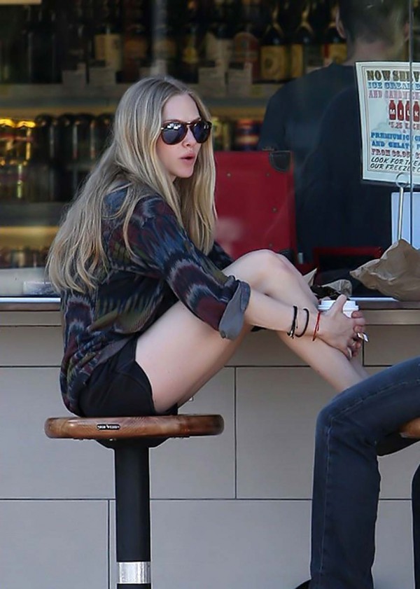 Amanda Seyfried hot legs
