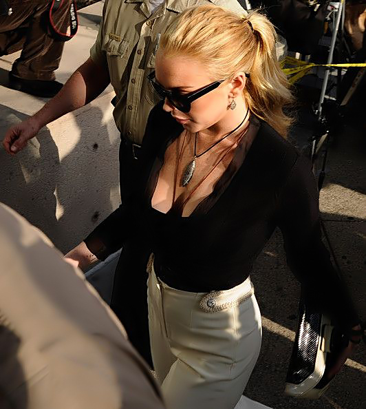 Lindsay Lohan hot in court