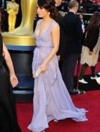 Mila Kunis hot