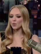 Amanda Seyfried hot cleavage