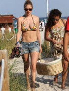 Doutzen Kroes hot in bikini