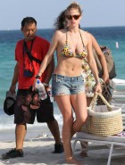 Doutzen Kroes hot in bikini