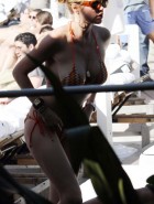 Doutzen Kroes hot in bikini