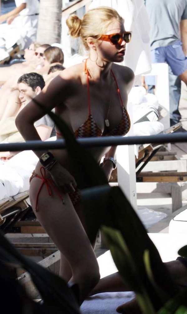 Doutzen Kroes hot in bikini