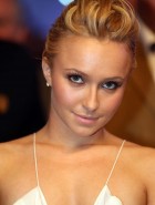 Hayden Panettiere hot cleavage