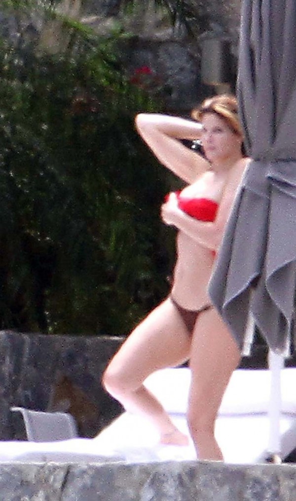 Stephanie Seymour topless bikini