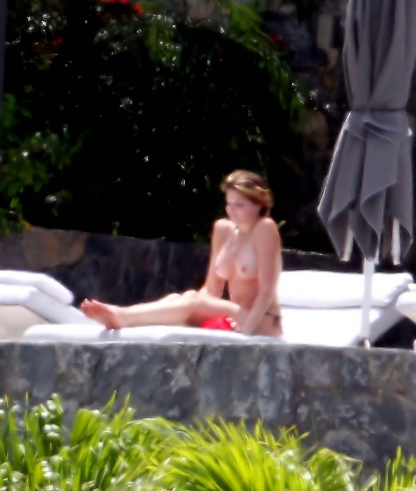 Stephanie Seymour topless bikini