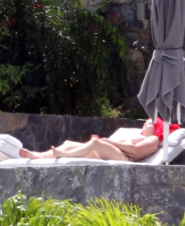 Stephanie Seymour topless bikini Stephanie Seymour topless bikini
