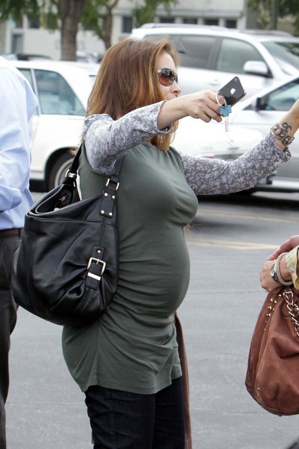 Alyssa Milano pregnant curves Alyssa Milano pregnant curves